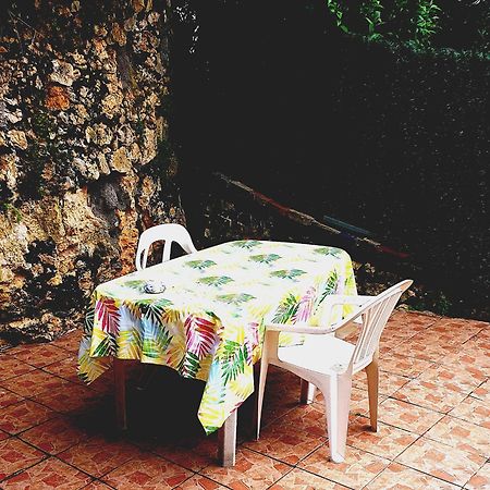 Bed And Breakfast Les Roses Multicolores Du 47 Fumel Екстер'єр фото