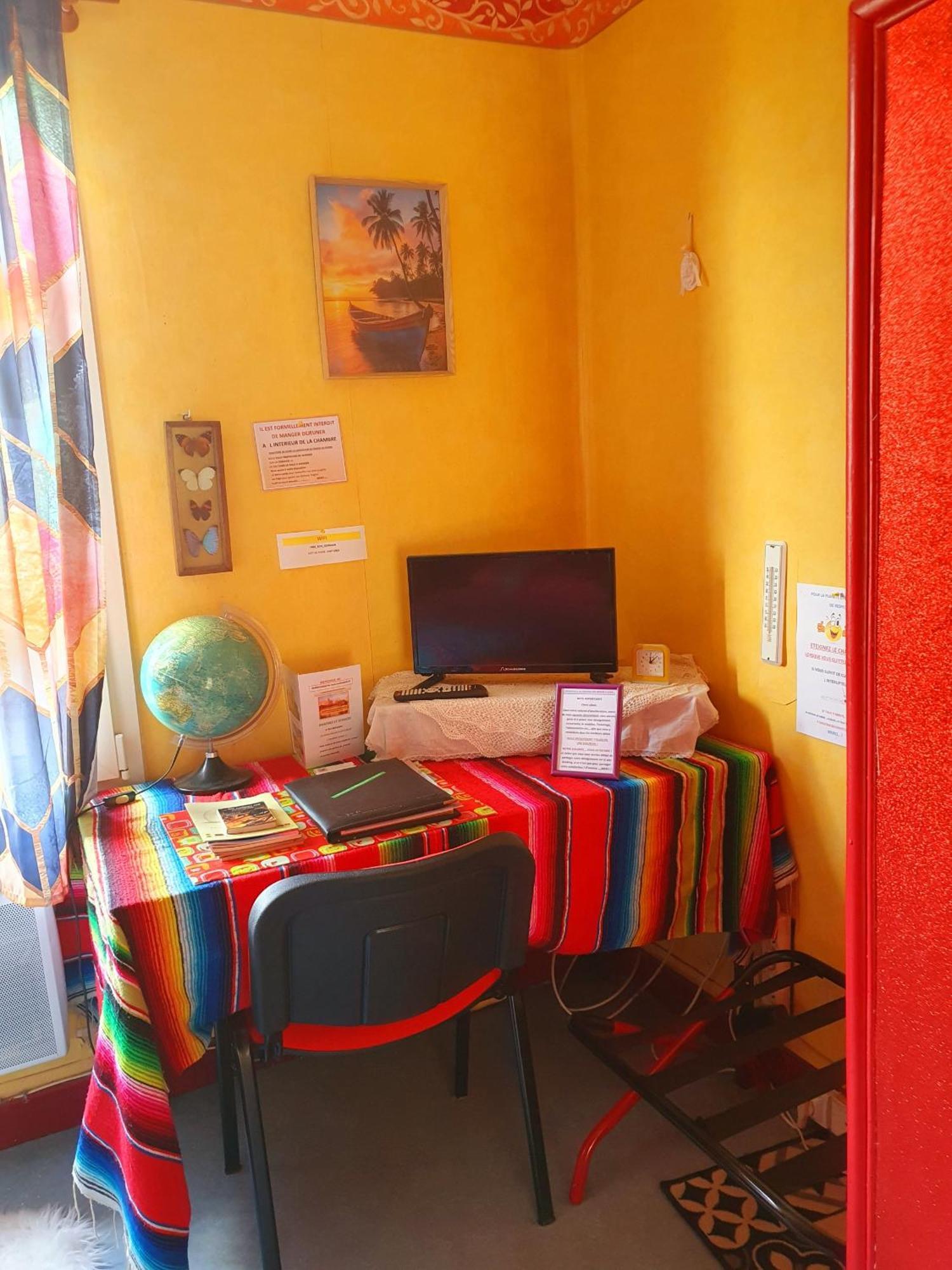 Bed And Breakfast Les Roses Multicolores Du 47 Fumel Екстер'єр фото