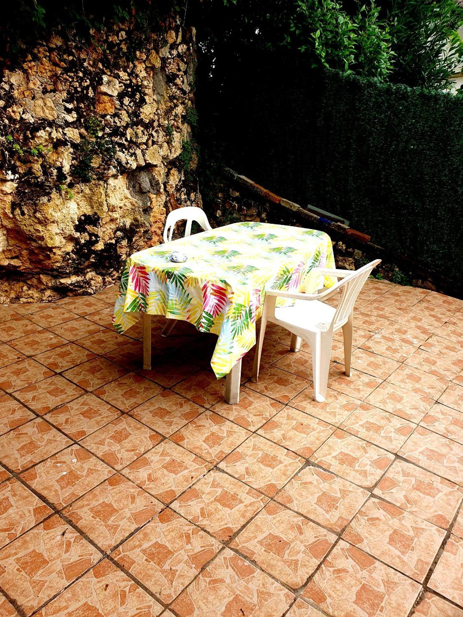 Bed And Breakfast Les Roses Multicolores Du 47 Fumel Екстер'єр фото